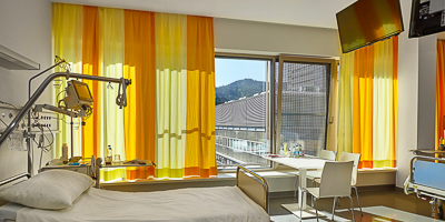 AT_Innsbruck_Kinder- und Herzzentrum Innsbruck _Zimmer_102018_KHI 1_80dpi_400pix Vorhang_Krankenhaus_Spital